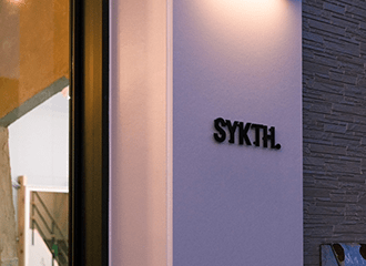 SYKTH.